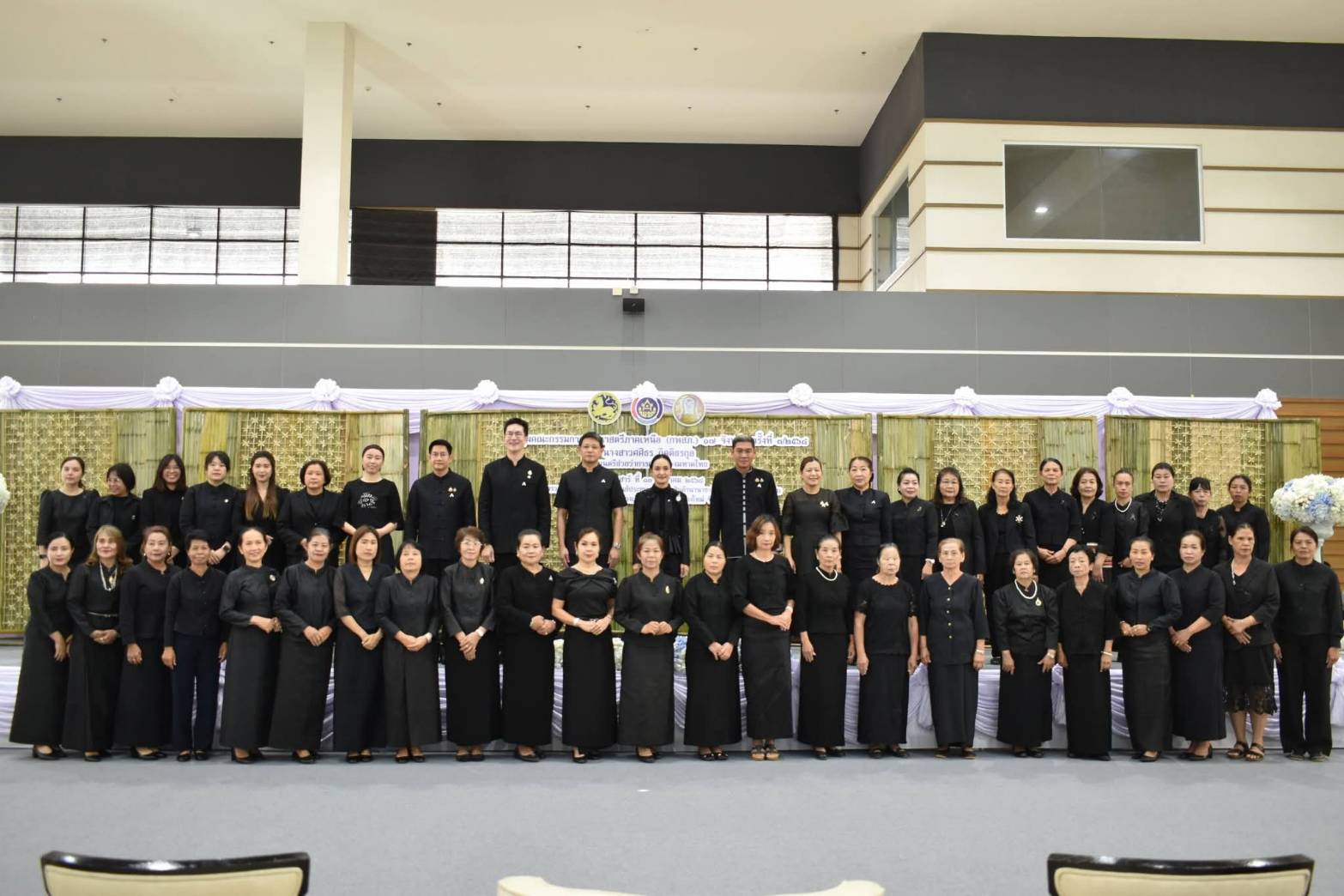 สพอ.สันกำแพง : ร่วมพิธีบำเพ็ญกุศลทักษิณนุประทานอุทิศถวายพระกุศลแด่สมเด็จพระนางเจ้าสิริกิติ์ พระบรมราชินีนาถพระ พระบรมราชชนนีพันปีหลวง เมื่อเสด็จสวรรคตครบปัญญาสมวาร 50 วัน ของเครือข่ายกองทุนแม่ของแผ่นดินจังหวัดเชียงใหม่ และร่วมจัดนิทรรศการหมู่บ้านกองทุนแม่ของแผ่นดิน บ้านป่าตาล